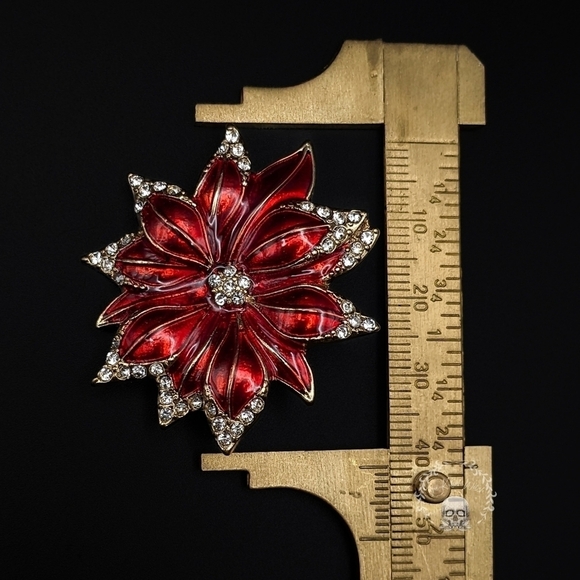 Retro Christmas Brooches, Lot of 3 - Gold toned Wreath, Poinsettia, and Bell - Picture 4 of 5